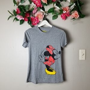 Disney Minnie and Mickey kissing shirt siz…